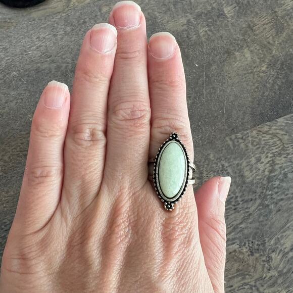 Pistachio Green Oval Victorian Style Ring - Size 8.25 - Picture 5 of 5